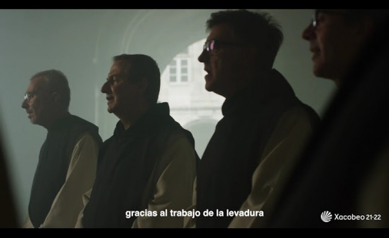 Los monjes de Sobrado le cantan a la cerveza de Estrella Galicia
