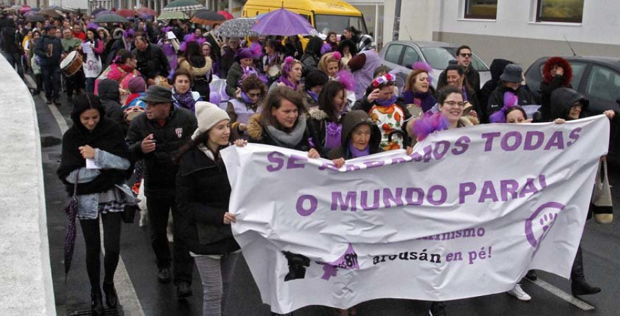 Arousa para y toma la calle en el más multitudinario y reivindicativo 8-M