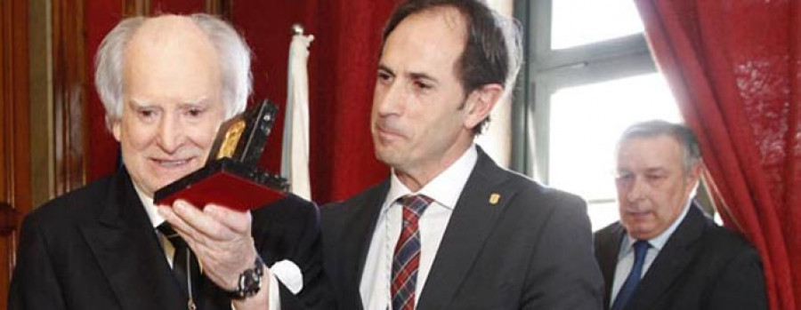 Ramiro Carregal recibe el título de hijo predilecto de Vilagarcía