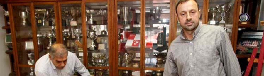 “Se foramos unha empresa ascenderíamos a Piscis, pero isto é fútbol e rematou un ciclo”, explica Abalo