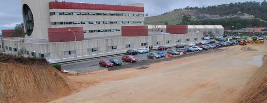 Fole prosigue con comuneros de Baión los contactos por el aparcamiento del Hospital