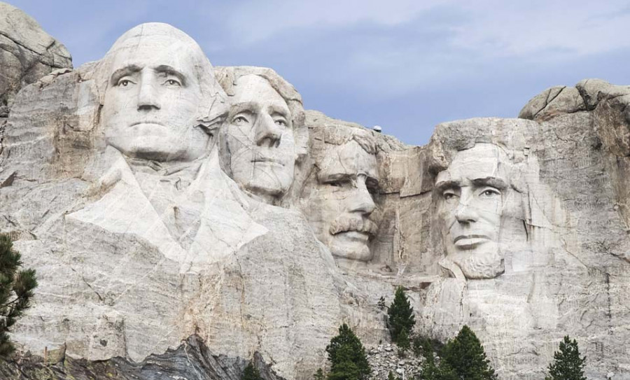 Donald Trump se visualiza esculpido en el monte Rushmore