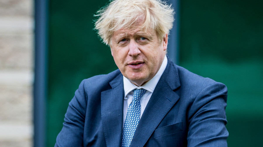 Boris Johnson paga unas rondas