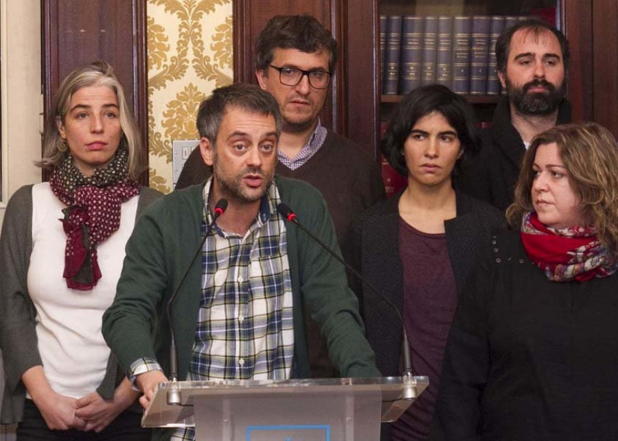 La Marea se zampa al Ayuntamiento en Santa Lucía