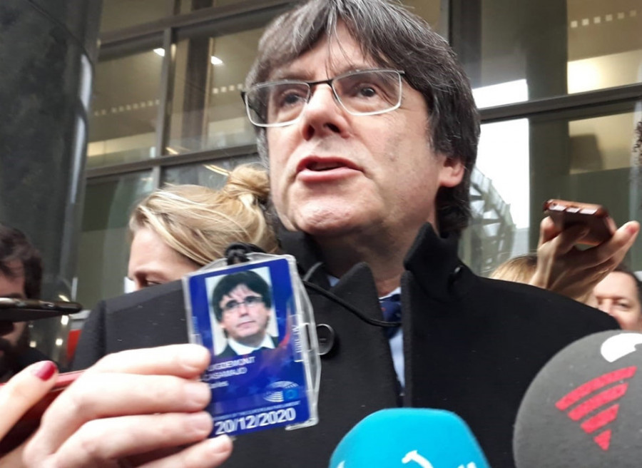 Puigdemont le gana 
la partida a la Justicia española