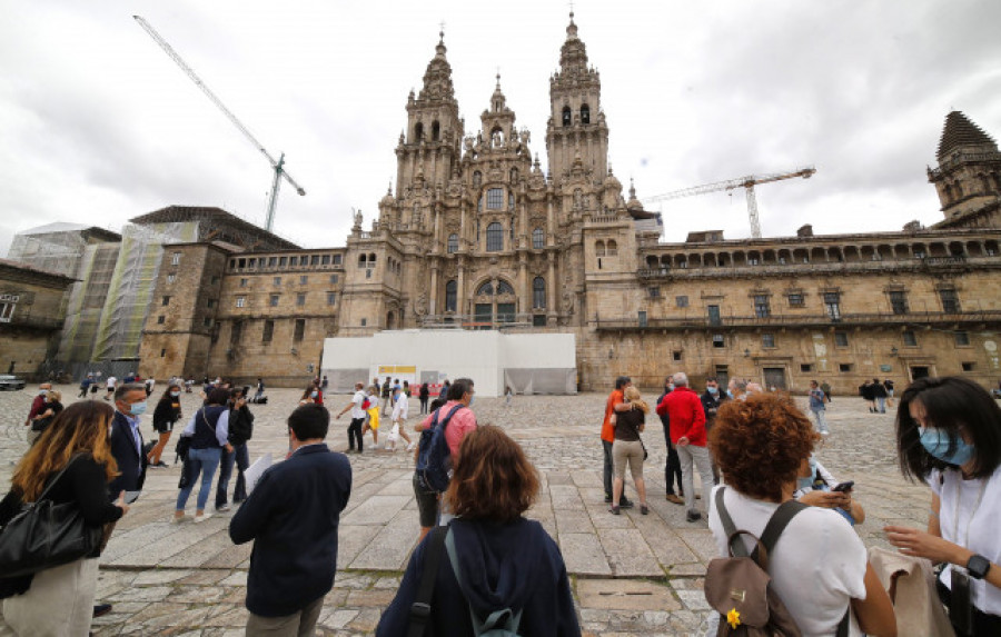 Feijóo ve a Galicia "preparada" para batir récord de visitas y aboga por ofrecer vacunas como "reclamo"
