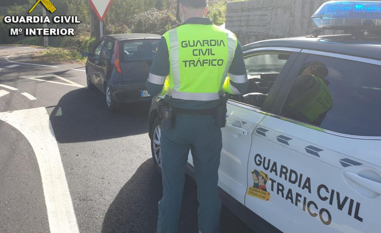 Amenaza a un amigo para que se haga pasar por él tras fugarse de un control