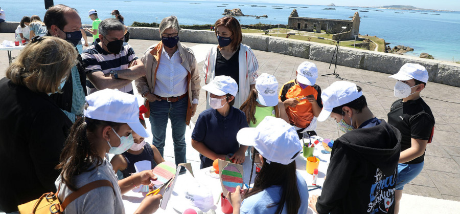 La Xunta anima en Ribeira a tomar conciencia y evitar los impactos en los ecosistemas