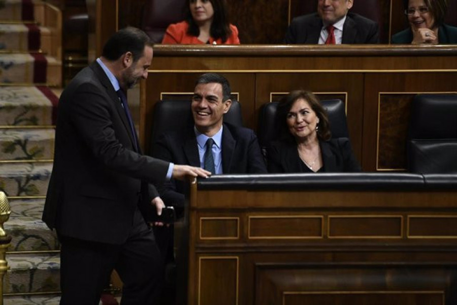 Sánchez y otros cuatro miembros del Gobierno siguen cobrando del Congreso la indemnización para gastos parlamentarios