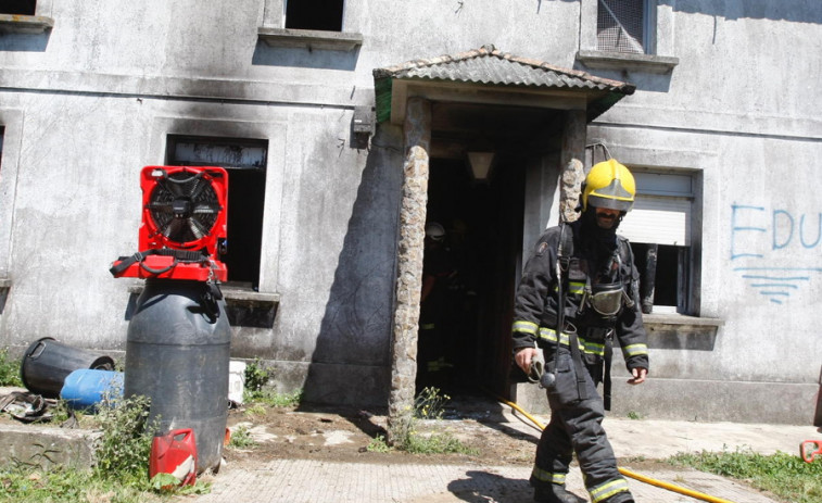 Un incendio en Rubiáns se salda con una persona trasladada al Hospital por inhalar humo
