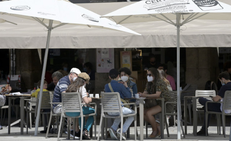 Galicia levanta las restricciones entre la 1 y las 6 de la mañana y elimina el máximo de personas por grupo, salvo en hostelería