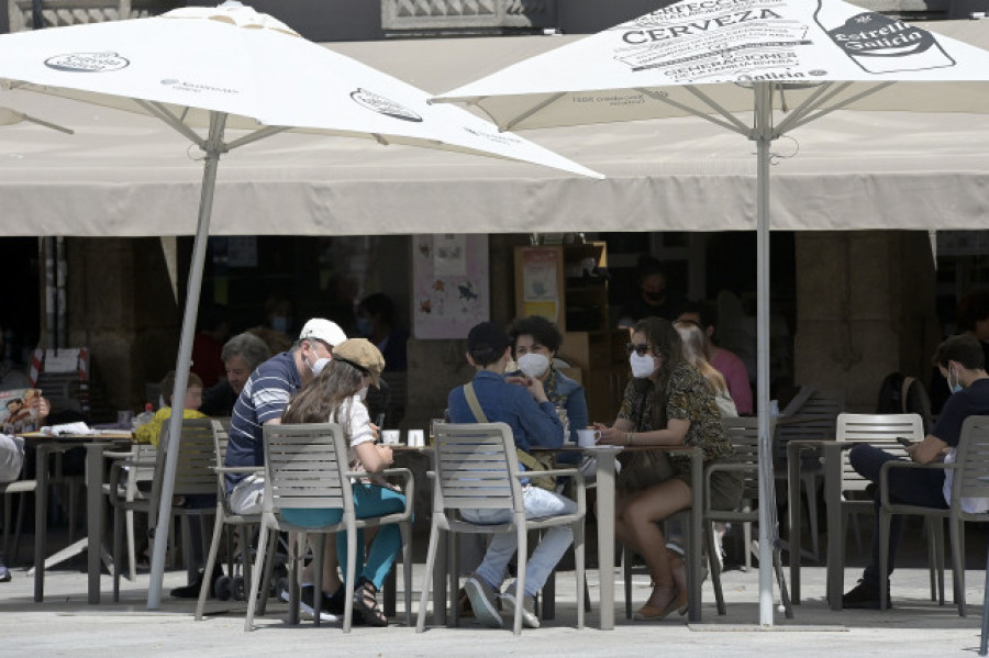 Galicia levanta las restricciones entre la 1 y las 6 de la mañana y elimina el máximo de personas por grupo, salvo en hostelería