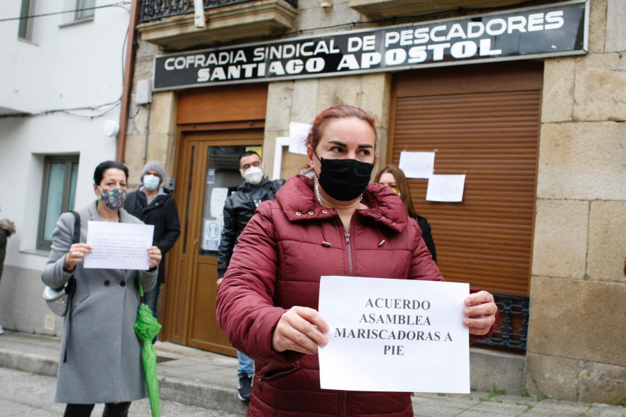 Mar acepta paralizar la extracción de marisco en Carril hasta el 30 de septiembre