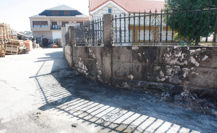 Atribuyen la quema encadenada de una veintena de contenedores a cinco jóvenes de Vilanova