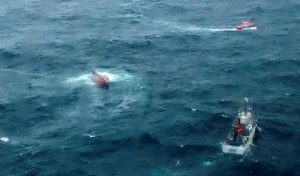 Dos marineros muertos en el naufragio de un pesquero en Cedeira