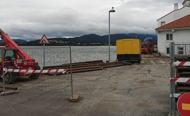 Comerciantes del casco viejo de Rianxo denuncian perjuicios por obras que “parten en dos” la villa
