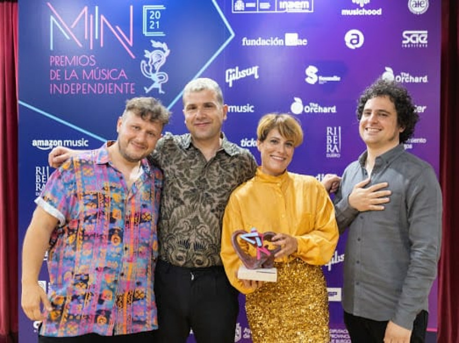 Triángulo de Amor Bizarro logra los Premios MIN de “Álbum del Año” y de “Mejor Producción”