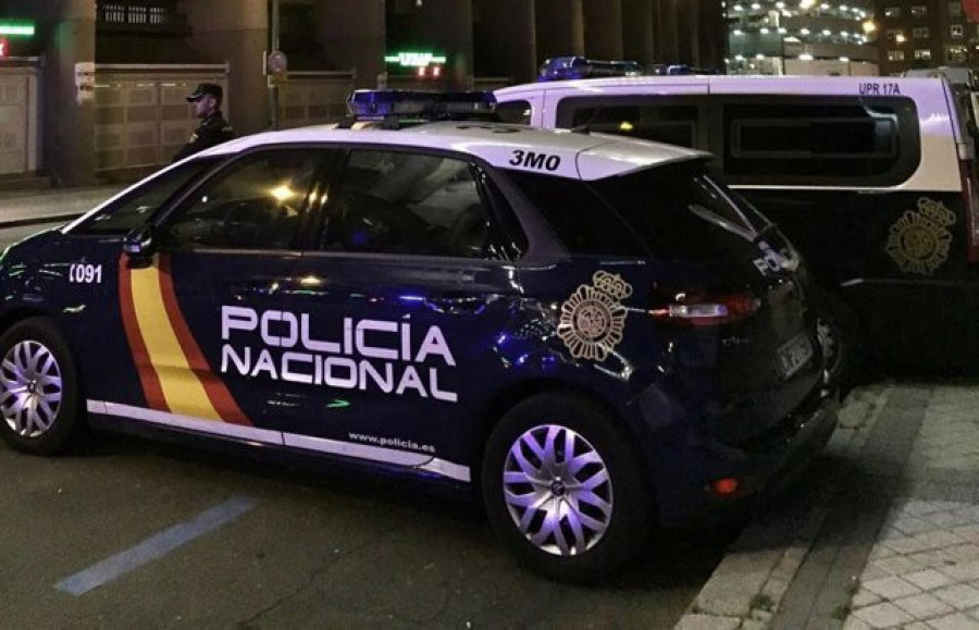 La Audiencia de Madrid ordena investigar a los policías que derribaron la puerta de un piso con una fiesta ilegal