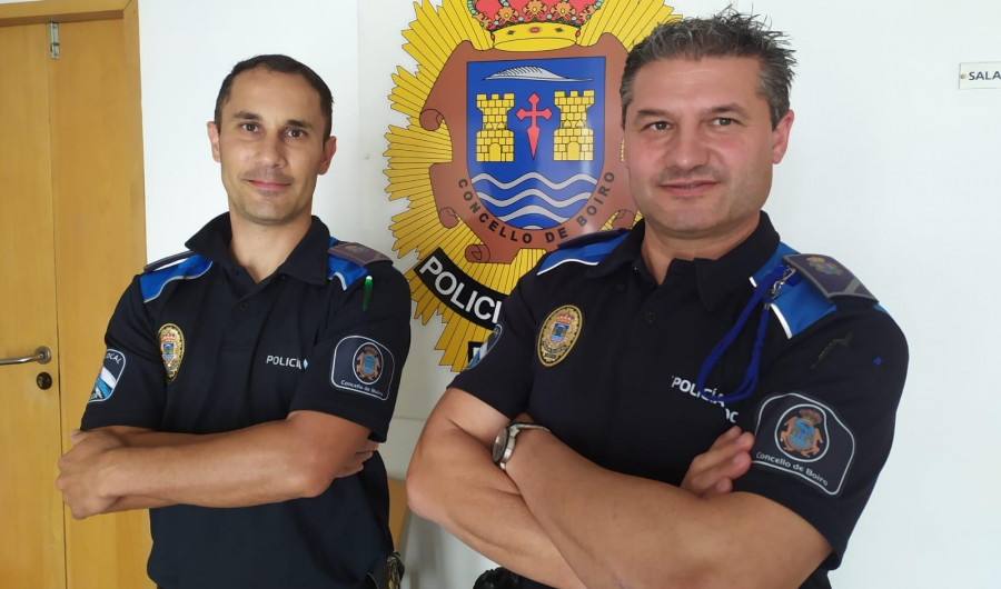 Solicitan la condecoración de dos policías de Boiro que hace un año salvaron la vida a un infartado