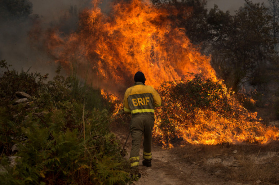 La Xunta aboga por imputar el coste de la extinción a los responsables de los incendios forestales