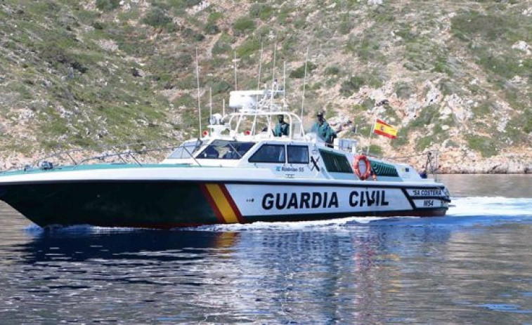 Rescatadas en Ibiza cinco personas tras hundirse su velero y tener que pasar la noche sobre unas rocas