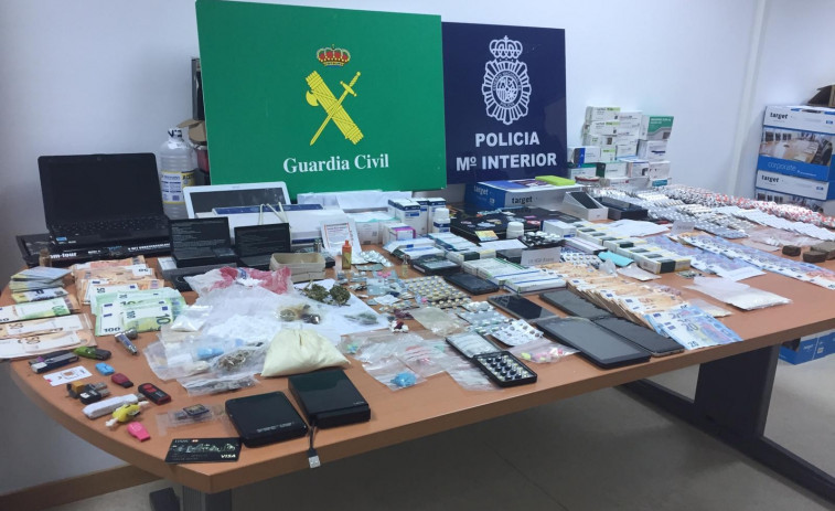 Desarticulan una red de venta ilegal de fármacos que operaba en Vilagarcía