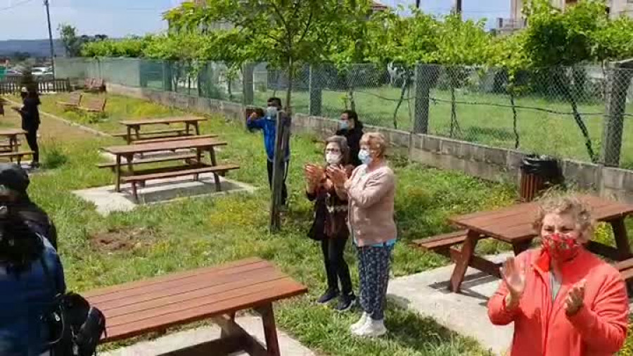 Aplausos para despedir un curso difícil en Castrelo