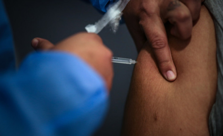 Galicia quiere empezar a vacunar a la franja 30-39 la primera semana de julio