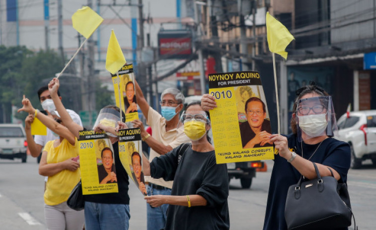 Filipinas da el último adiós a Benigno Aquino, el presidente tranquilo