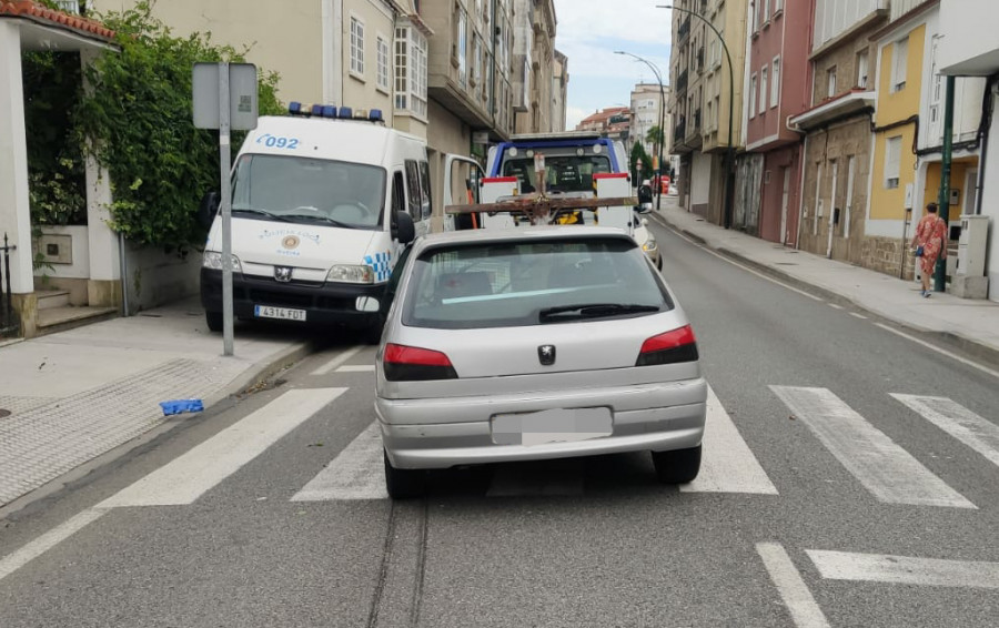 Denunciada una joven de Ribeira por conducir un vehículo pese a no haber obtenido nunca el carné y dar positivo en cocaína y opiáceos