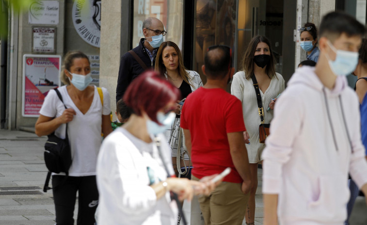 Las mascarillas siguen siendo las reinas del paseo en O Salnés