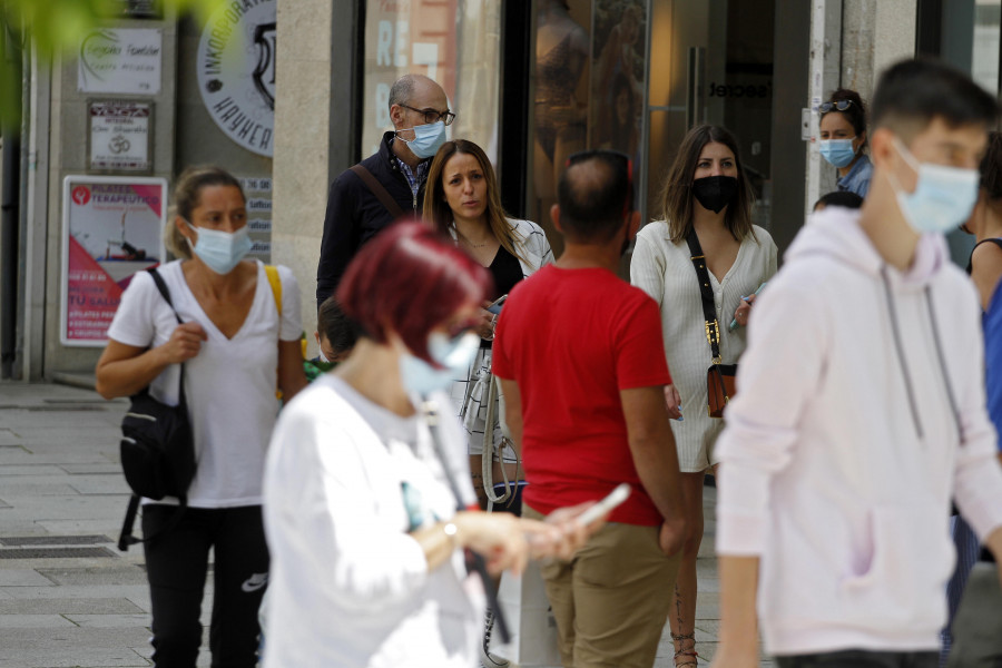 Las mascarillas siguen siendo las reinas del paseo en O Salnés