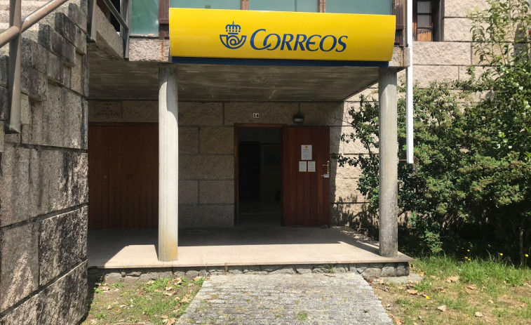 Catoira inaugura su oficina de Correos con todos los servicios y dos trabajadores