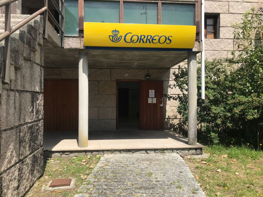 Catoira inaugura su oficina de Correos con todos los servicios y dos trabajadores