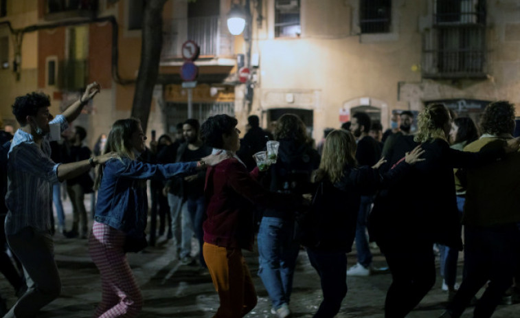 Los controles contra botellones y aglomeraciones se reforzarán este fin de semana en las siete ciudades y Sanxenxo