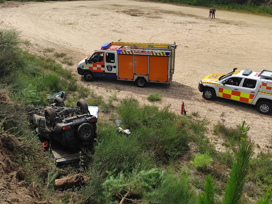 Fallece un hombre al caerse co su coche de un terraplén de seis metros en Renza, en Vilagarcía