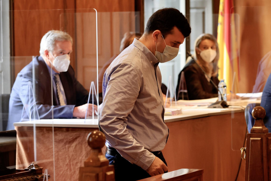 El cura cambadés niega los abusos a menores y se muestra como un docente cercano, pero “correcto” y disciplinario