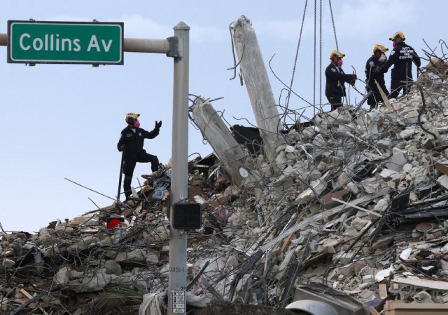 Aumentan a 46 los muertos por el derrumbe de un edificio residencial en Miami tras el hallazgo de diez cuerpos