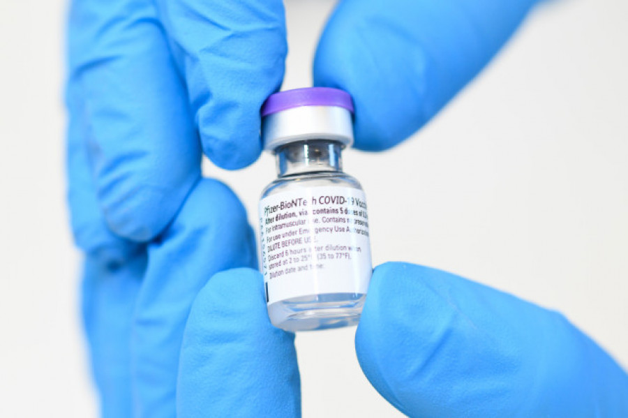 Pfizer pedirá a FDA la autorización de administrar una tercera dosis de la vacuna contra COVID-19