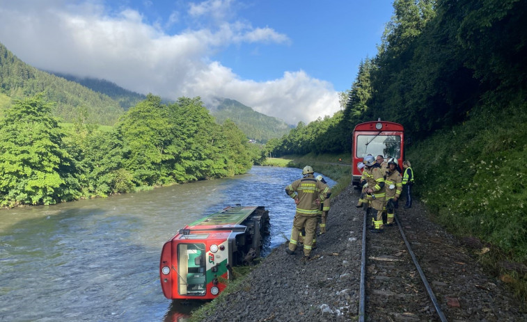 Al menos 17 heridos al caer a un río un vagón de tren con estudiantes en el centro de Austria
