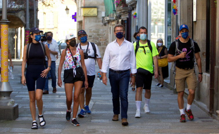 Llegan a la Praza do Obradoiro los cuatro 'instagrammers' gallegos que realizaban el Camino de Santiago