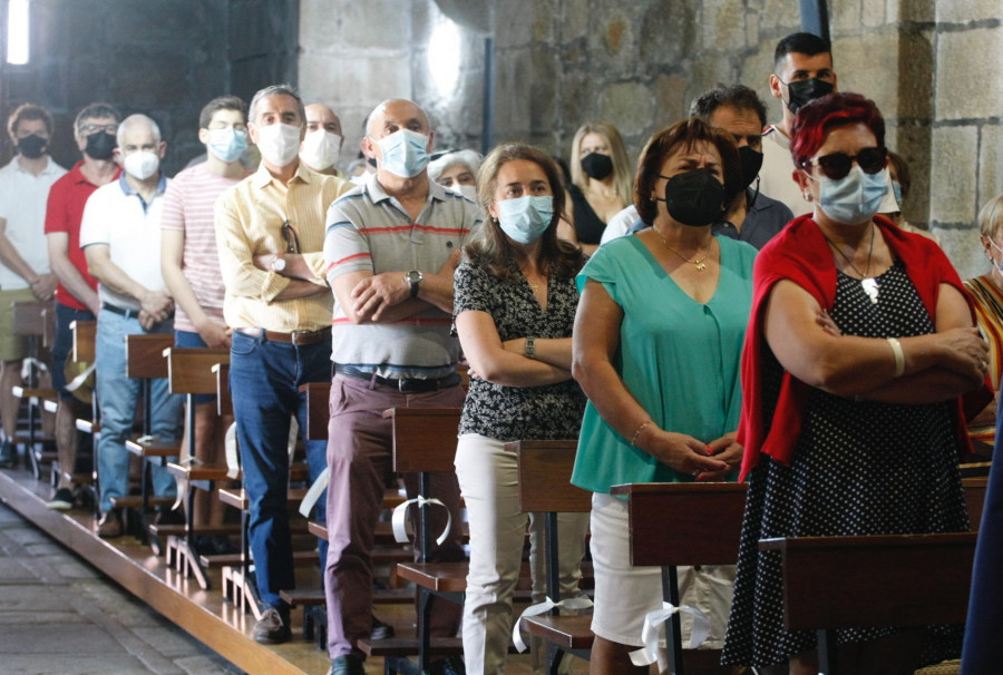 O Salnés vive un San Benito atípico, pero con igual devoción en los lugares de culto