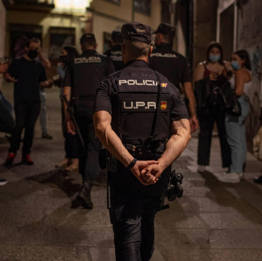 Ribeira cuenta este verano con cuatro agentes de policía en prácticas