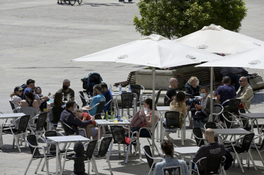 El subcomité clínico mantiene las mismas restricciones en O Salnés pese a la explosión de casos de covid