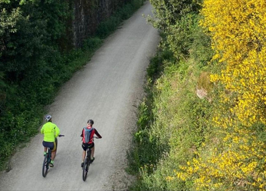 Vilagarcía, Caldas y Portas acometen rozas y acondicionan la Vía Verde do Salnés