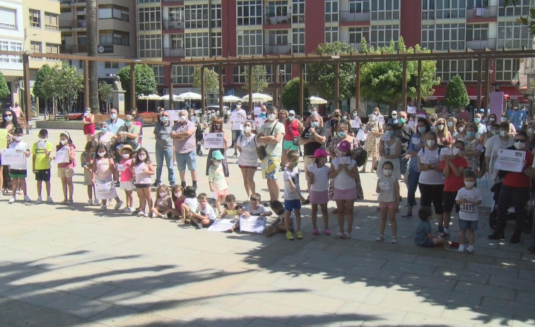 La recogida de firmas de la ANPA del colegio de Palmeira suma nuevos apoyos pese a los reveses que llegan desde Educación