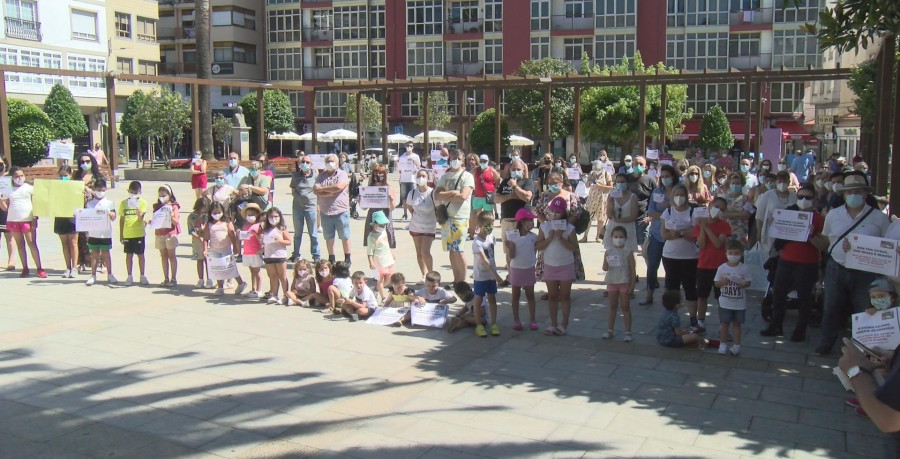 La recogida de firmas de la ANPA del colegio de Palmeira suma nuevos apoyos pese a los reveses que llegan desde Educación