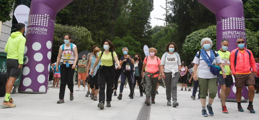 Doscientas personas recorrieron la Vía Verde de O Salnés para estrenar las DepoAndainas2021