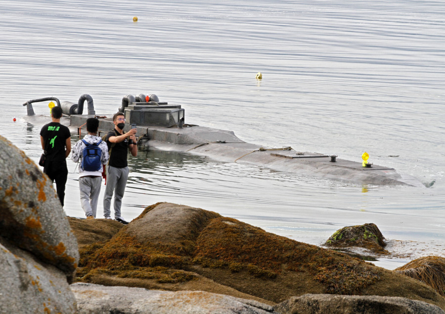 Guardia Civil y narcosubmarino en A Illa, pero de cine