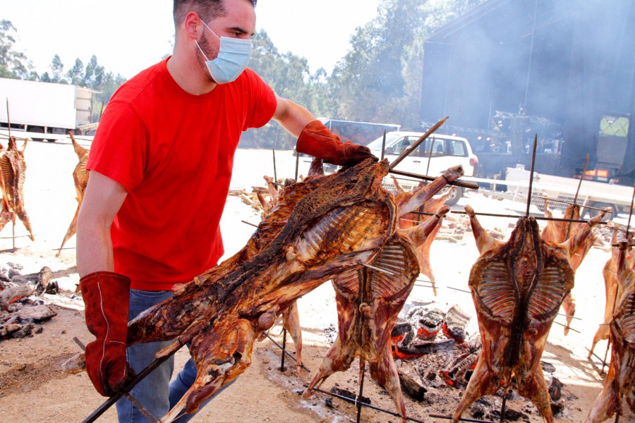 Música, gastronomía y humor para el Carneiro ao Espeto, el gran fin de semana de Moraña